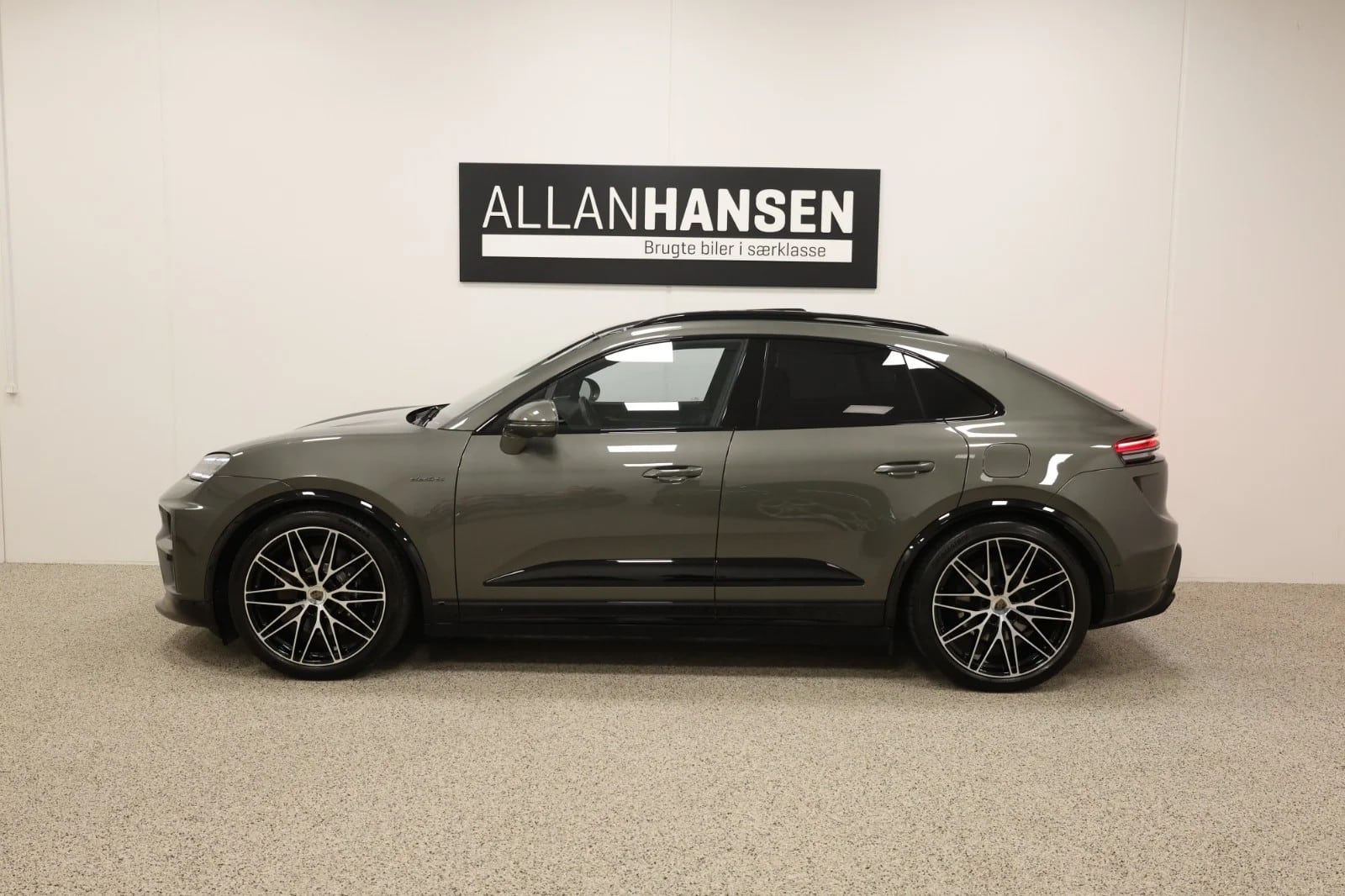 Macan leasing_1.jpg