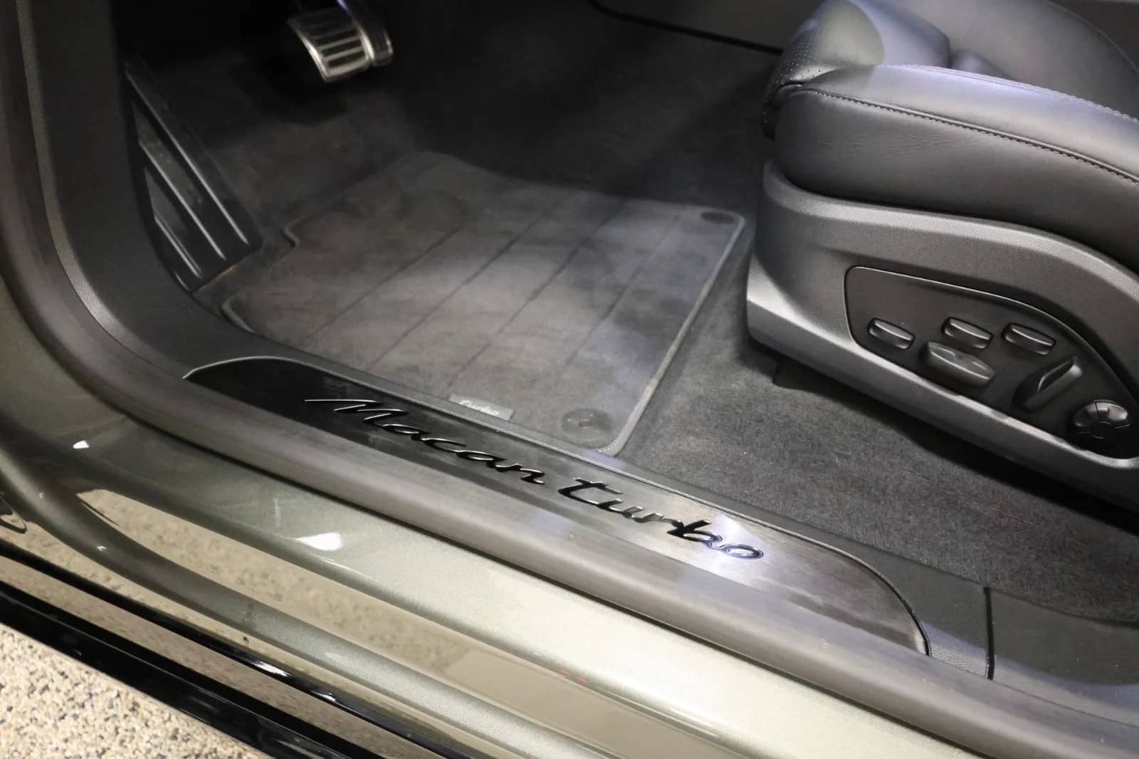 Macan leasing_10.jpg