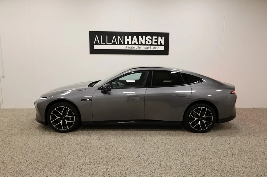 XPENG P7 leasing.jpg