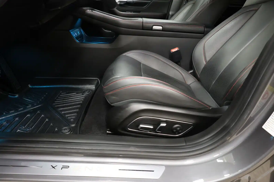 Xpeng p7 førersæde betjening.jpg