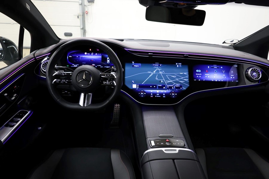 mercedes-eqe350-amg-line-sort-cockpit-kabine.jpeg