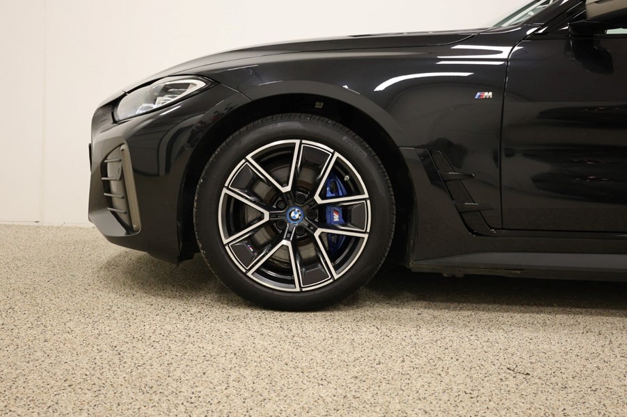 bmw-i4-m50-msport-xdrive-sort-forhjul-faelg.jpeg