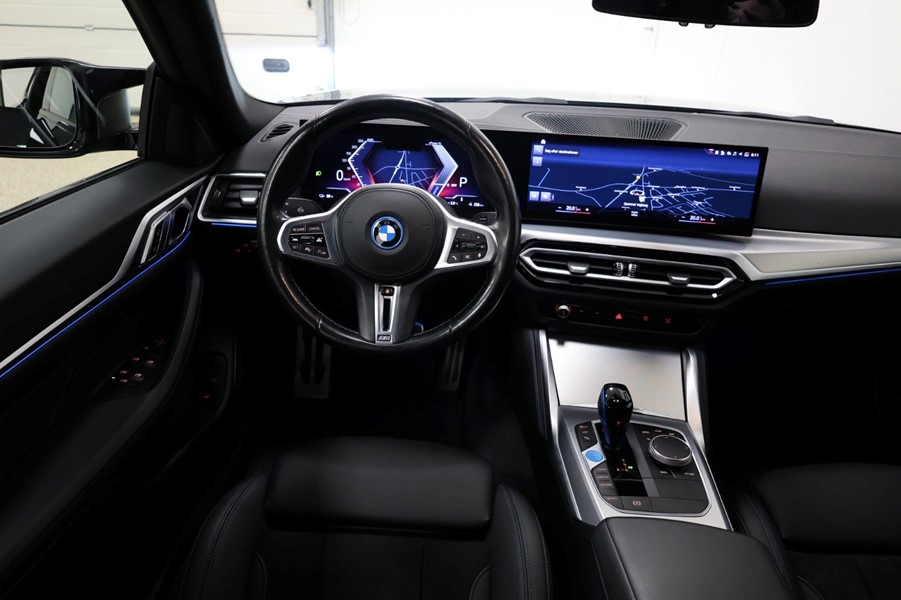 bmw-i4-m50-msport-xdrive-sort-cockpit-kabine.jpeg