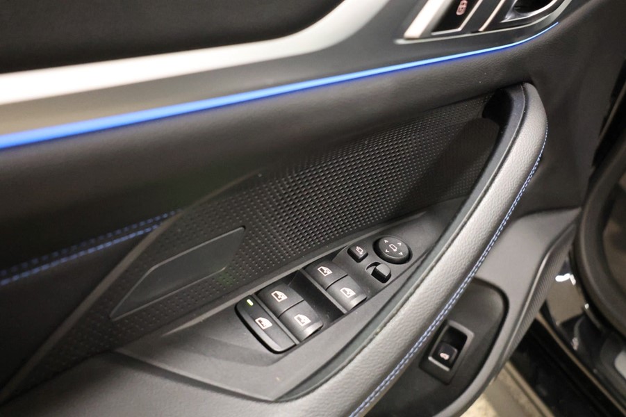 bmw-i4-m50-msport-xdrive-sort-doerbetjening.jpeg