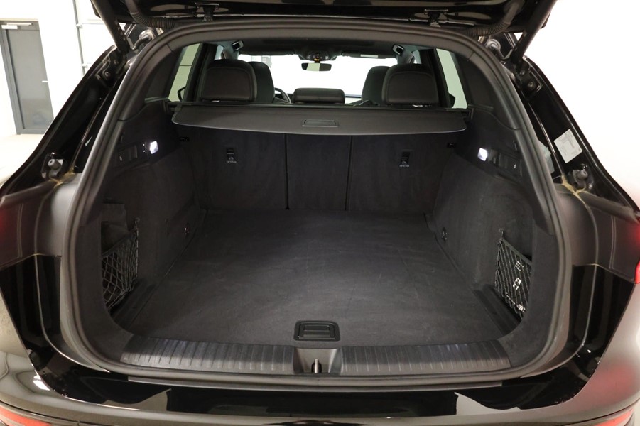 audi-sq6-etron-quattro-sort-bagagerum.jpeg