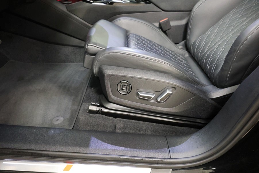 audi-sq6-etron-quattro-sort-foerersaede-indstilling.jpeg
